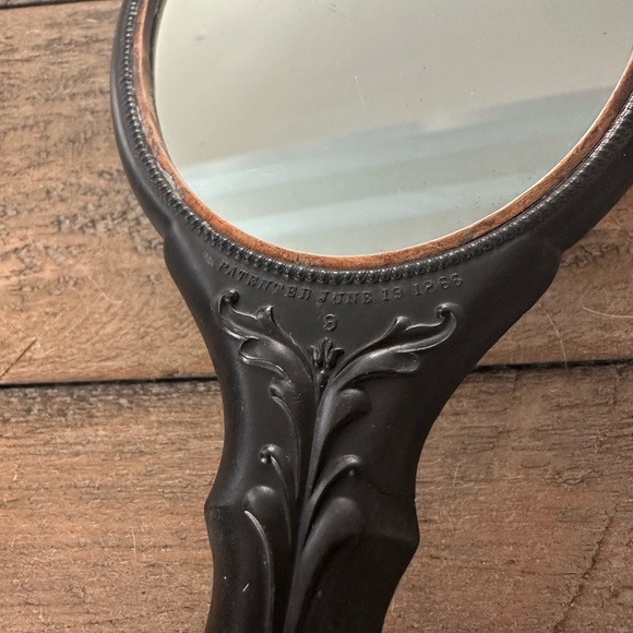 Antique vanity hand mirror Thermoplastic gutta percha. Mirror  Patented 1866 - Picture 5 of 8